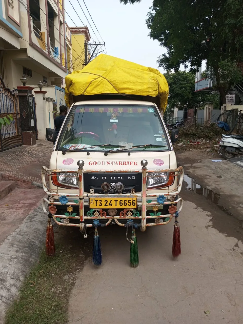 Professional team from Shine Packers and Movers with their truck